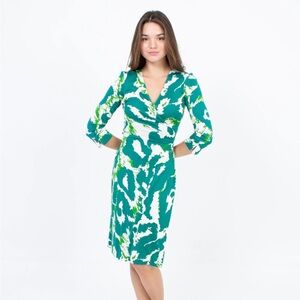 DVF-In perfect condition!! Green and white print DVF wrap dress.